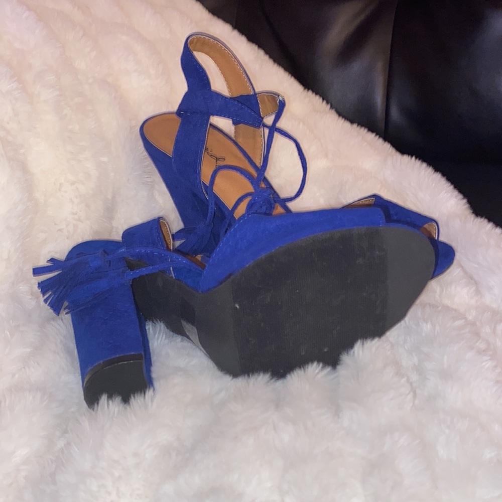 Blue heels! - Picture 4 of 4